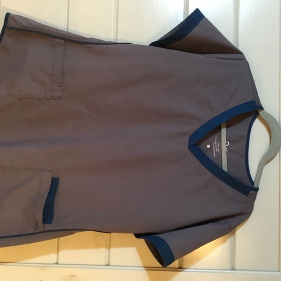 Scrub Top NrG by Barco Gray with teal trim. XL - Picture 3 of 3
